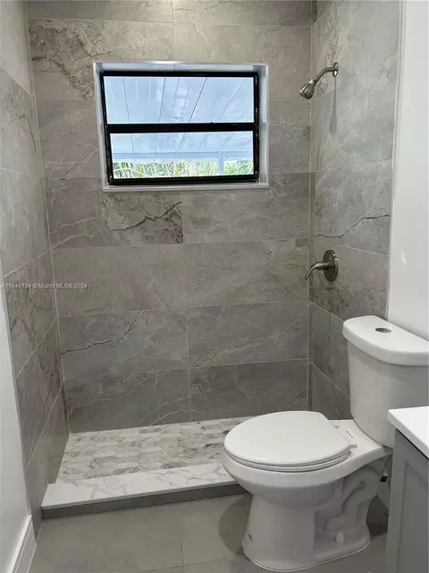 735 W 73rd Pl, Hialeah, FL 33014 photo 7