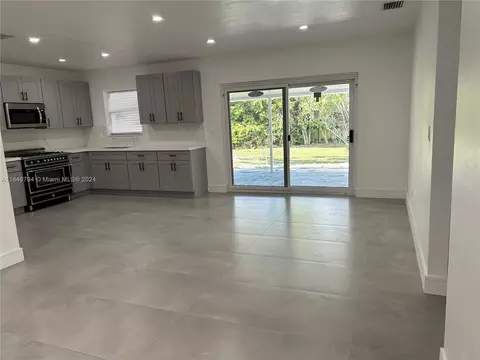 735 W 73rd Pl, Hialeah, FL 33014 photo 17