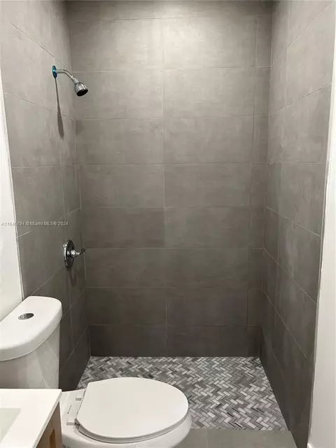 735 W 73rd Pl, Hialeah, FL 33014 photo 11