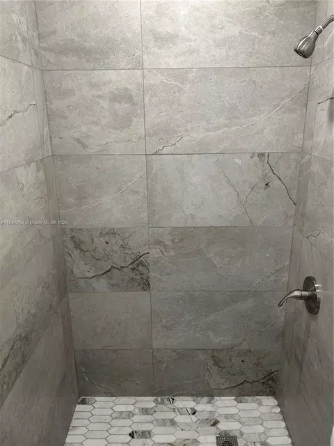 735 W 73rd Pl, Hialeah, FL 33014 photo 8