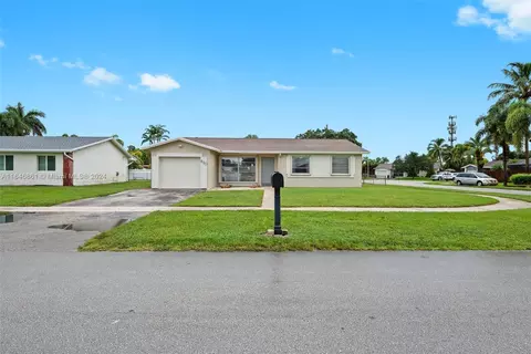 620 NW 98th Ave, Pembroke Pines, FL 33024