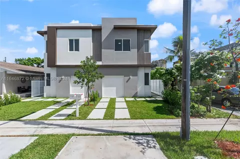 3733 SW 28th St #RIGHT, Miami, FL 33134