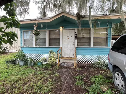 215 Peach St, Sebring, FL 33870