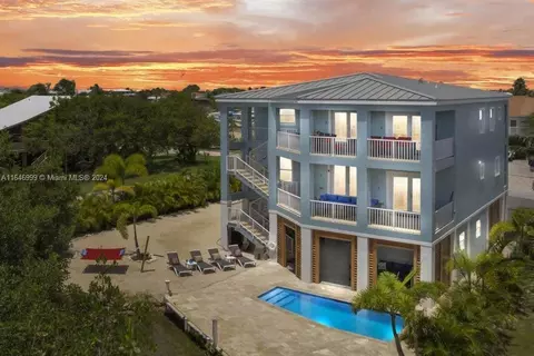 1106 Thatch Ln, Cudjoe Key, FL 33042