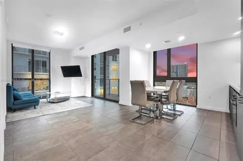 227 NE 2nd St #1902, Miami, FL 33132