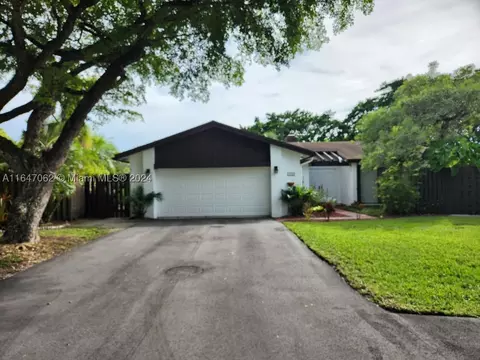 10940 SW 135th Ct Cir, Miami, FL 33186