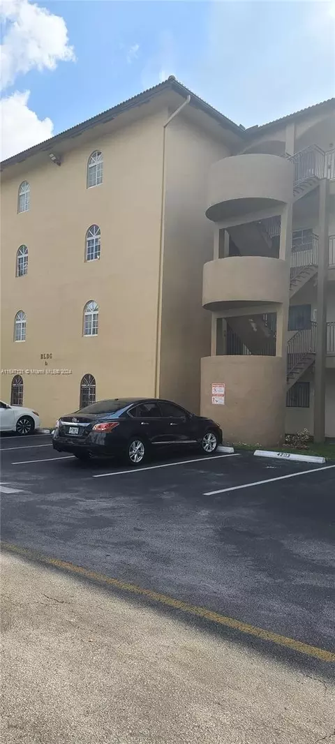 8851 NW 119th St #4101, Hialeah Gardens, FL 33018