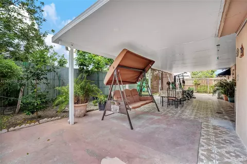 880 SE 3rd Pl, Hialeah, FL 33010 photo 31