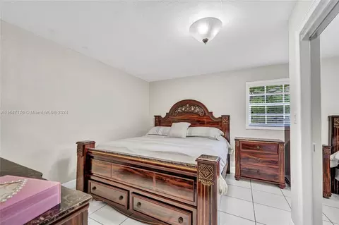 880 SE 3rd Pl, Hialeah, FL 33010 photo 21