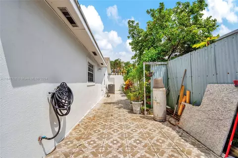 880 SE 3rd Pl, Hialeah, FL 33010 photo 30