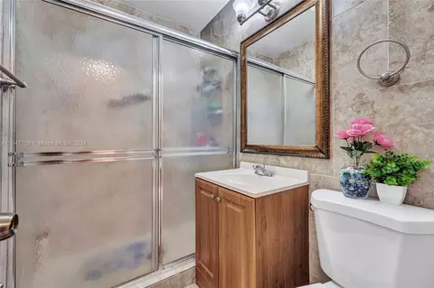 880 SE 3rd Pl, Hialeah, FL 33010 photo 20