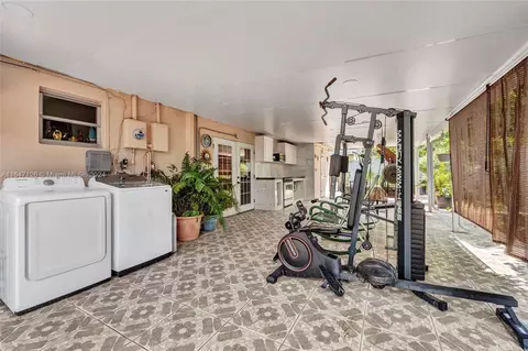 880 SE 3rd Pl, Hialeah, FL 33010 photo 27
