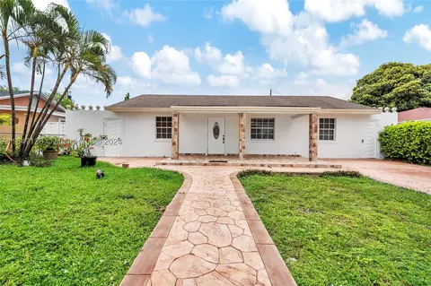 880 SE 3rd Pl, Hialeah, FL 33010