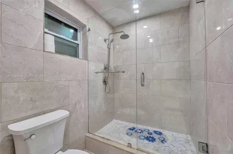 880 SE 3rd Pl, Hialeah, FL 33010 photo 23