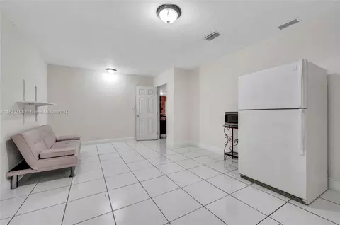 880 SE 3rd Pl, Hialeah, FL 33010 photo 15