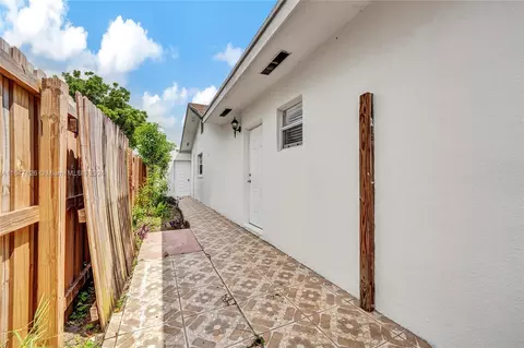 880 SE 3rd Pl, Hialeah, FL 33010 photo 24