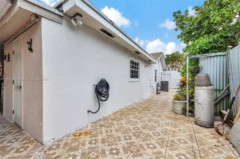 880 SE 3rd Pl, Hialeah, FL 33010 photo 29