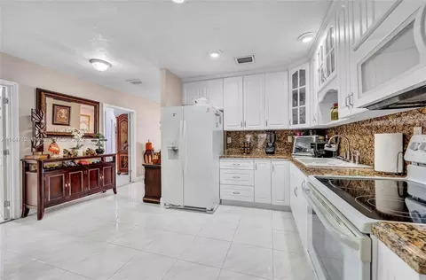 880 SE 3rd Pl, Hialeah, FL 33010 photo 8