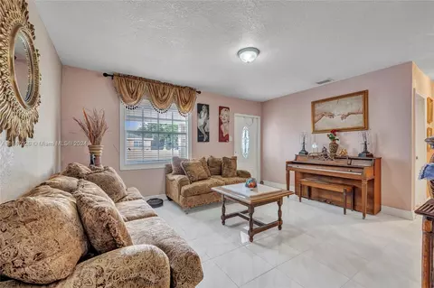 880 SE 3rd Pl, Hialeah, FL 33010 photo 5