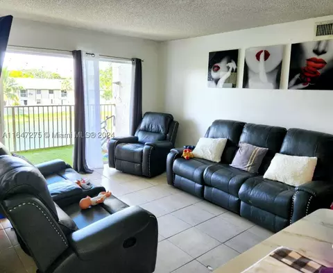 15231 SW 80th St #306, Miami, FL 33193
