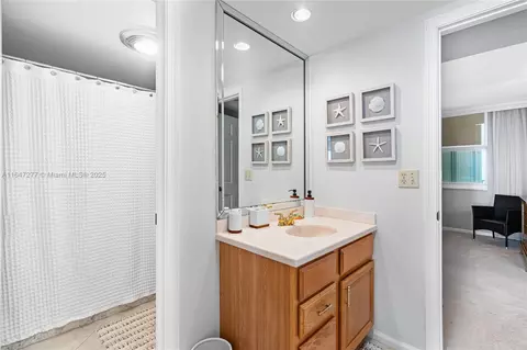 Bath - 400 Beach Rd #802, Tequesta, FL 33469 photo 2 of 3
