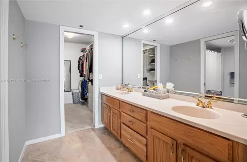Bath - 400 Beach Rd #802, Tequesta, FL 33469 photo 1 of 3