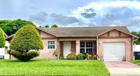 8403 SW 19th St, North Lauderdale, FL 33068