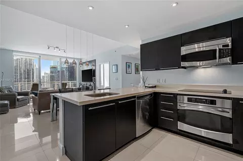 90 SW 3rd St #3401, Miami, FL 33130