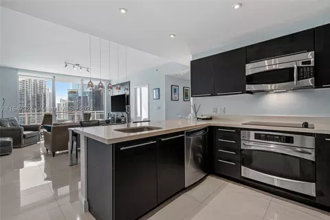 90 SW 3rd St #3401, Miami, FL 33130