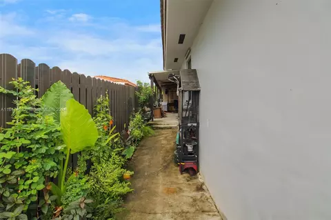 110 43rd St, Hialeah, FL 33012 photo 22