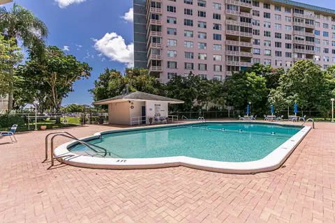 3850 Washington St #1110, Hollywood, FL 33021