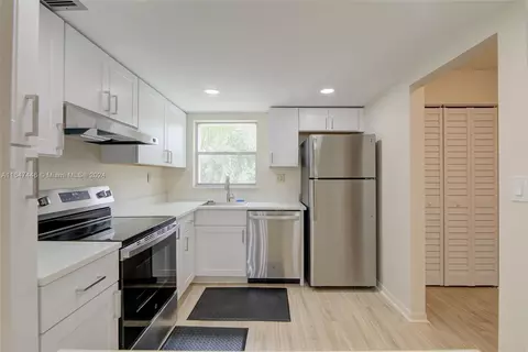 8503 Old Country Mnr #324, Davie, FL 33328