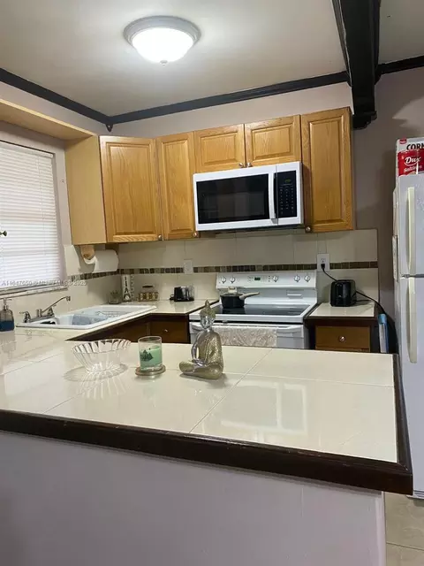 4050 NW 135th St #20-1, Opa Locka, FL 33054