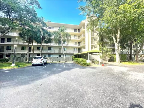 2209 S Cypress Bend Dr #304, Pompano Beach, FL 33069