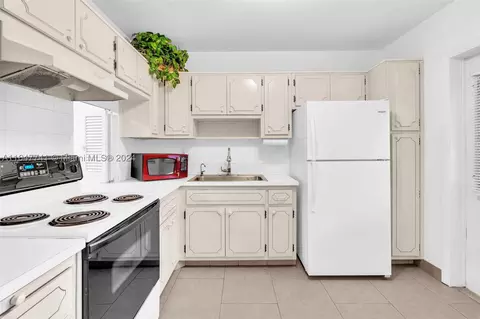 2200 Park Ln #101, Hollywood, FL 33021