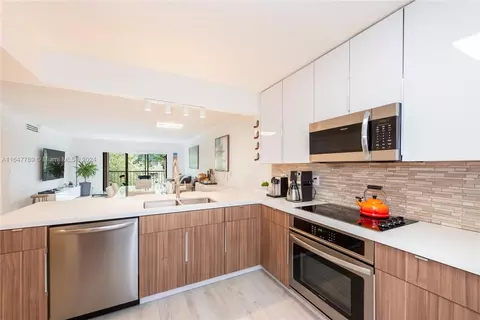 193 Lakeview Dr #202, Weston, FL 33326
