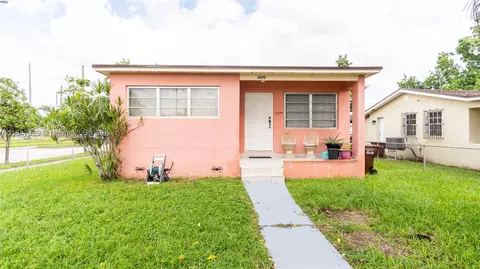 2699 W 8th Ln, Hialeah, FL 33010