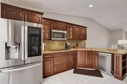 3570 W 80th St #58-202, Hialeah, FL 33018