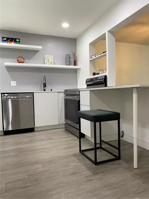 2960 Riverside Dr #220-2, Coral Springs, FL 33065