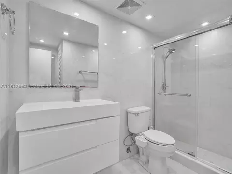 19380 Collins Ave #214, Sunny Isles Beach, FL 33160