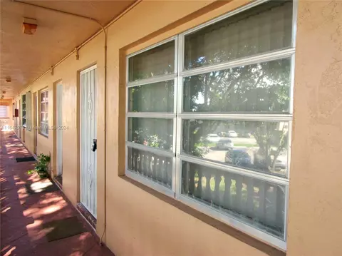 20275 NE 2nd Ave #22, Miami, FL 33179