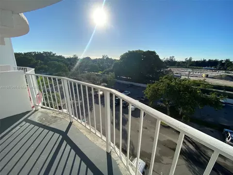 496 NW 165th Street Rd #D-509, Miami, FL 33169