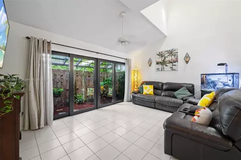 4210 SW 87th Ter, Davie, FL 33328
