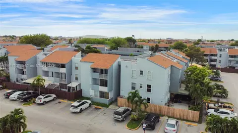 1735 W 60th St #M126, Hialeah, FL 33012