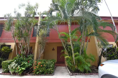 9704 NW 15th St #313, Pembroke Pines, FL 33024