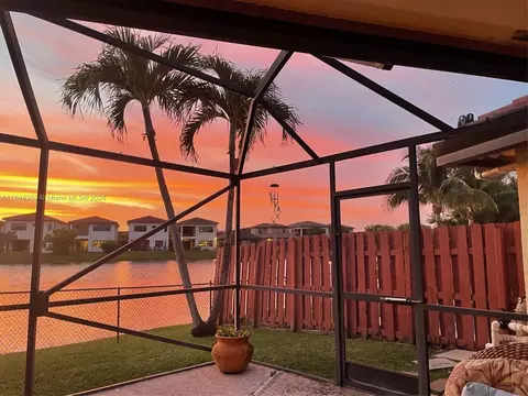 330 SW 113th Ter, Pembroke Pines, FL 33025