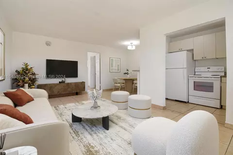 9375 SW 40th Ter #111, Miami, FL 33165