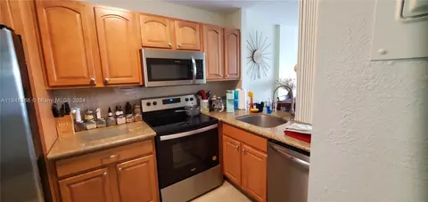 111 Royal Park Dr #4F, Oakland Park, FL 33309