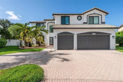 13862 NW 10th Ct, Pembroke Pines, FL 33028
