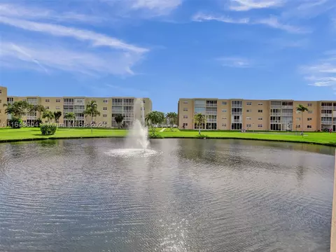 205 SE 11th Ter #202, Dania Beach, FL 33004